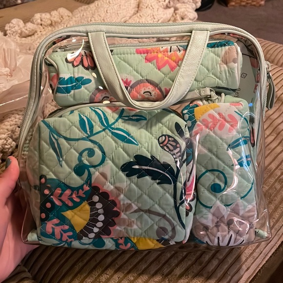 NWT Vera Bradley iconic 4 piece cosmetic set - Picture 1 of 5